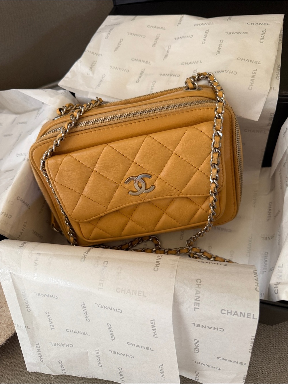 100% AUTHENTIC CHANEL Quilted Crossbody Bag Camel Leather VERY good condition - Picture 10 of 10